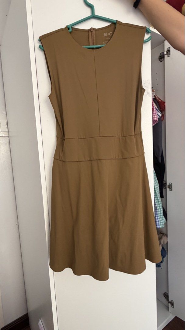 Uniqlo (Category: Activewear) located in Dasmarinas. Submitted by preloved_brandedbackup (Listing ID 1448144032, Image 1). Description: Used once Like new .