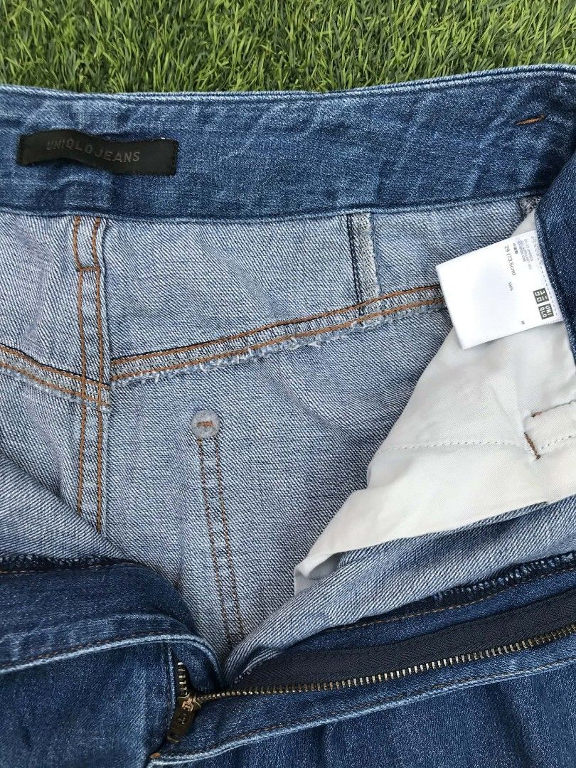Uniqlo belted pleated jeans (Category: Jeans) located in Taguig. Submitted by Wacofancy (Listing ID 1448146091, Image 3). Description: High waisted Size: 32 Regular fit Pm for more details.
