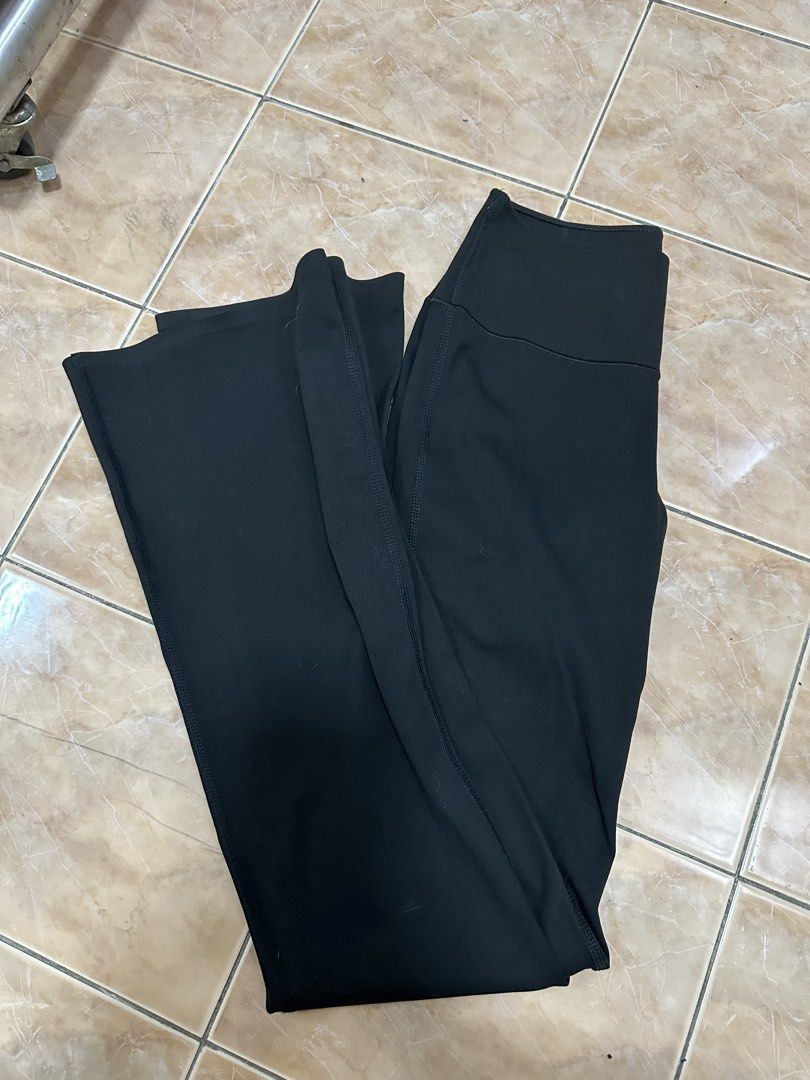 Uniqlo flare leggings (Category: Other Bottoms) located in Quezon City. Submitted by favesforless (Listing ID 1448277581, Image 2). Description: Never used Condition 10/10 No flaws or issues Actual photo not mine (from an influencer on IG but i got this off of her recommendation of the uniqlo flare leggings).