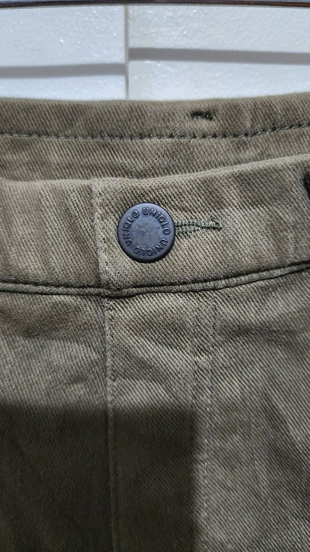 Uniqlo L Olive Green Stretchable Pants (Category: Jeans) located in Meycauayan. Submitted by MP_Shop (Listing ID 1448101559, Image 3). Description: - Uniqlo Chinos - Color: Olive Green - Size: Large (L) - Closure: Button Fly - Features: Two back pockets - Fit: Comfortable for everyday wear - Style: Great for casual outfits - Condition: Please check photos for details.