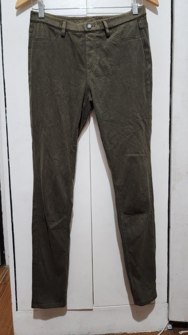 Uniqlo L Olive Green Stretchable Pants (Category: Jeans) located in Meycauayan. Submitted by MP_Shop (Listing ID 1448101559, Image 1). Description: - Uniqlo Chinos - Color: Olive Green - Size: Large (L) - Closure: Button Fly - Features: Two back pockets - Fit: Comfortable for everyday wear - Style: Great for casual outfits - Condition: Please check photos for details.