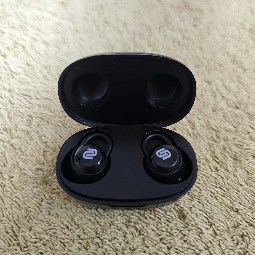 Urbanista Lisbon True Wireless Earbuds (Category: Earphones) located in Caloocan City. Submitted by tinshaoshop (Listing ID 1448087601, Image 2). Description: - Urbanista Lisbon True Wireless Earbuds - Includes charging case - Designed in Sweden - Ideal for listening to music on the go.