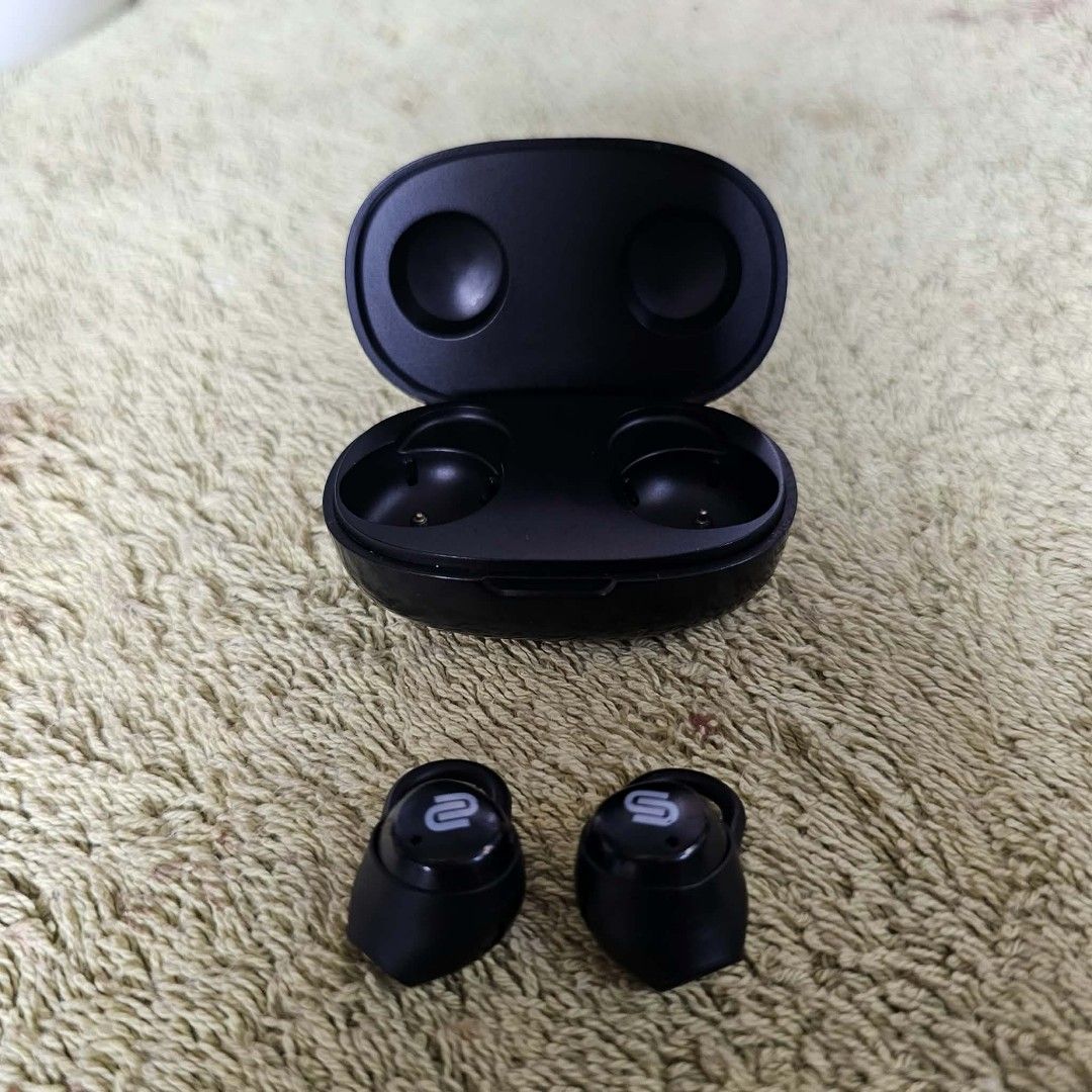 Urbanista Lisbon True Wireless Earbuds (Category: Earphones) located in Caloocan City. Submitted by tinshaoshop (Listing ID 1448087601, Image 3). Description: - Urbanista Lisbon True Wireless Earbuds - Includes charging case - Designed in Sweden - Ideal for listening to music on the go.