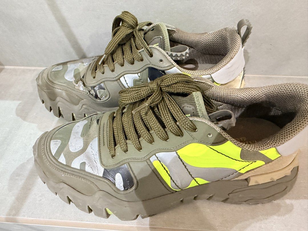 Valentino sneakers 波鞋 （分類：鞋及波鞋）位於 Hong Kong。 由 ccsecond 提交（商品編號 1448231207，圖片 2）。簡介： 。