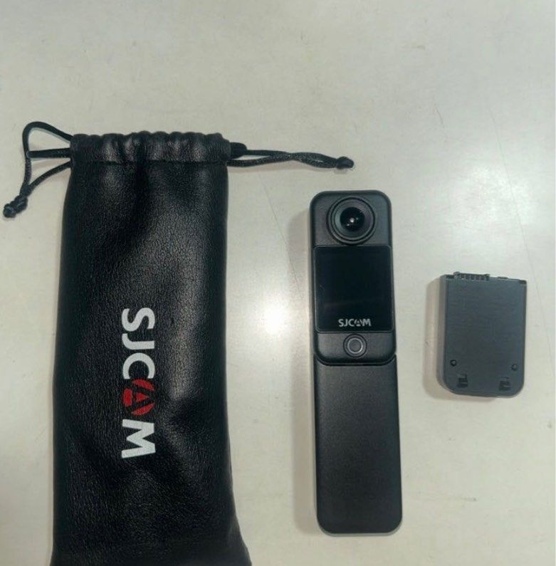 Vlog camera (Category: Video Cameras) located in Singapore. Submitted by kpopshop2 (Listing ID 1445840165, Image 1). Description: Lightly used, selling it as I don’t really use it..