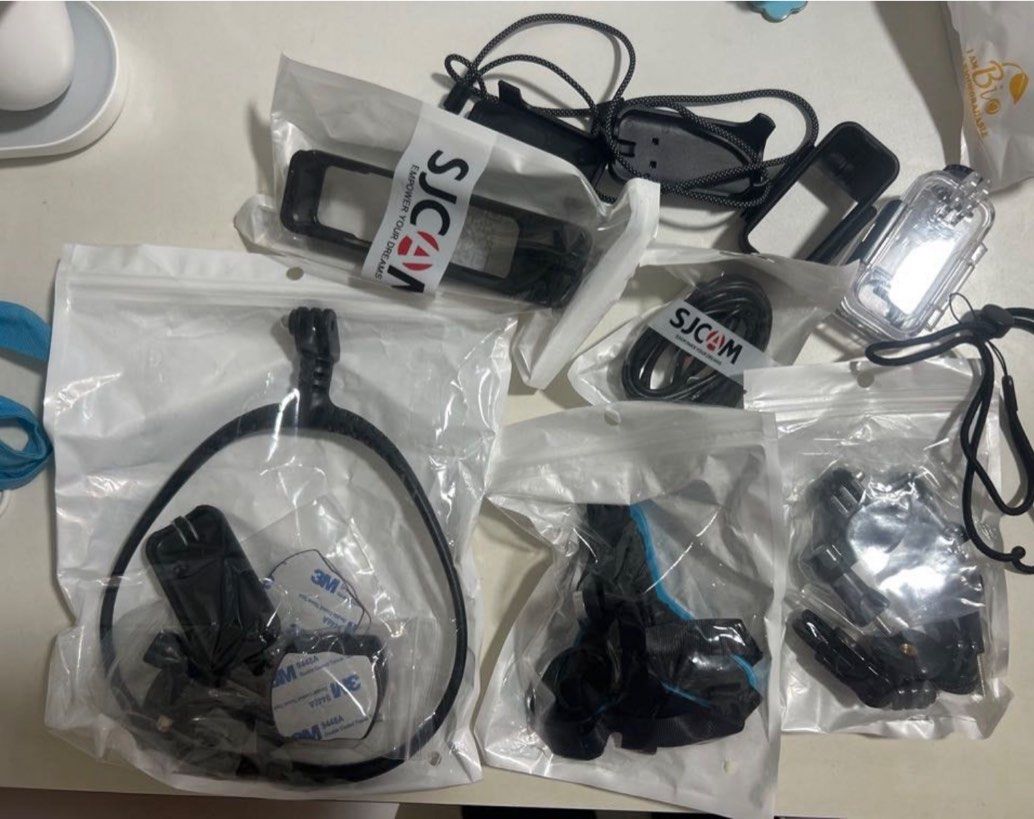 Vlog camera (Category: Video Cameras) located in Singapore. Submitted by kpopshop2 (Listing ID 1445840165, Image 2). Description: Lightly used, selling it as I don’t really use it..