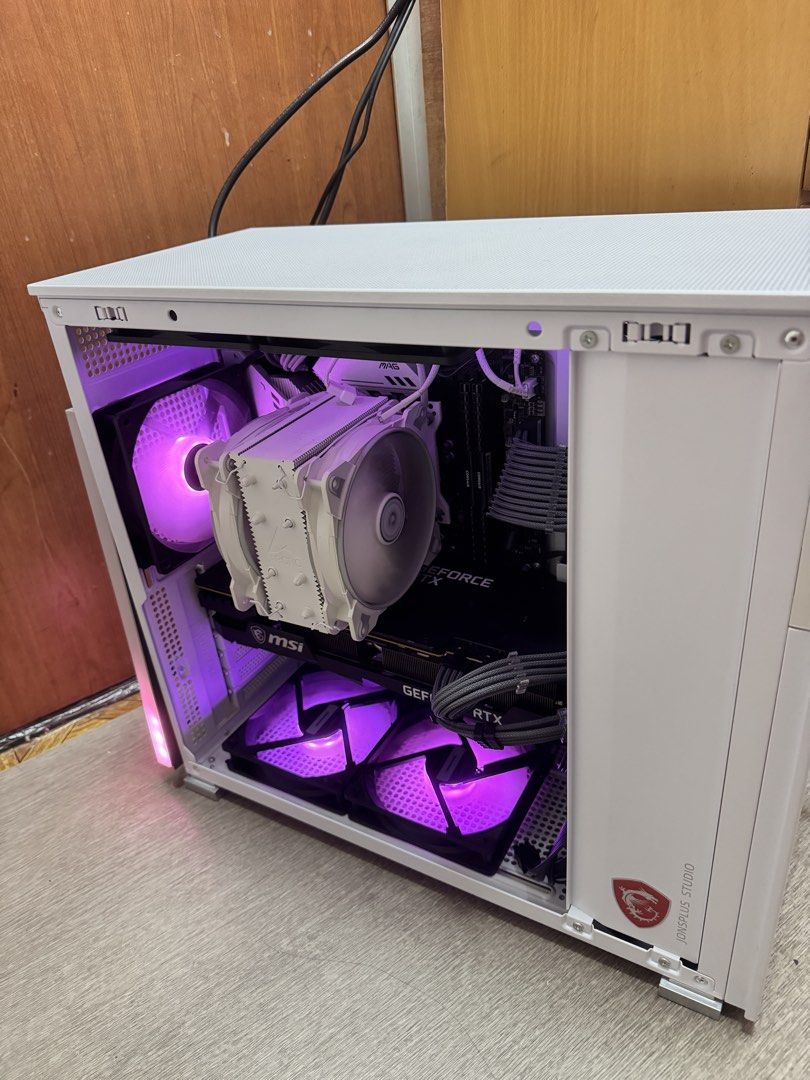 White Custom game PC with LCD Screen502600228081520642