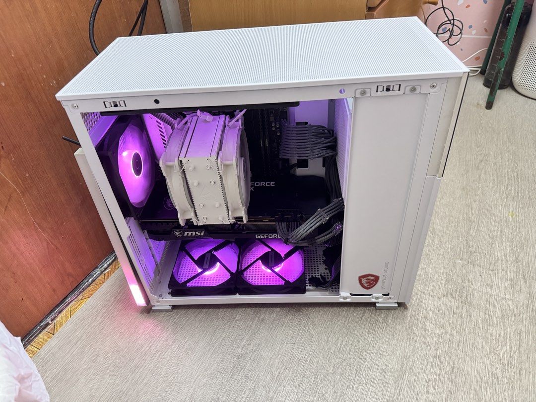 White Custom game PC with LCD Screen502600228081520641