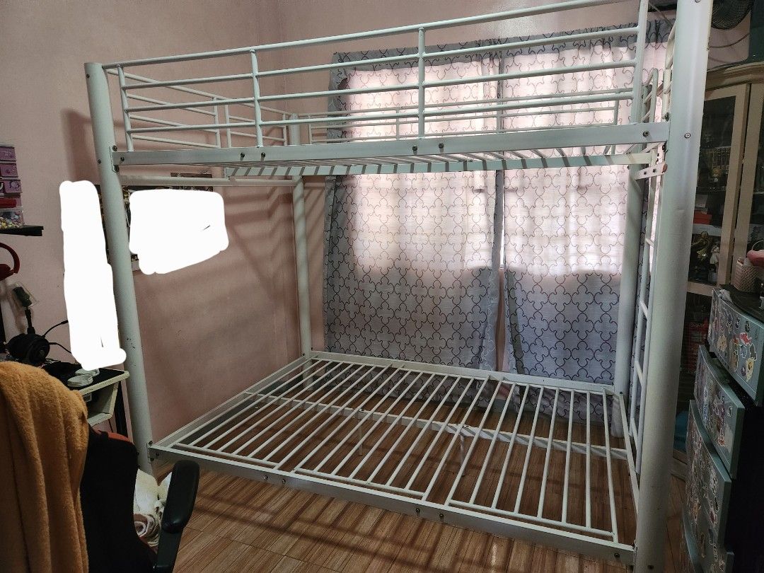 White Metal Bunk Bed Frame (Category: Bed Frames & Mattresses) located in Quezon City. Submitted by zalbahe7 (Listing ID 1448113738, Image 2). Description: - Heavy Duty - Complete screw and alen my mga level na para hindi mahirapan pg assemble, no manual almost 3 years sa trinoma binili... - bed frame only - my mga konti dents lng - width: 83 inches - length: 73 inches - height: 57 inches - pick up or lalamove loc. qc Bagbag kingspoint....