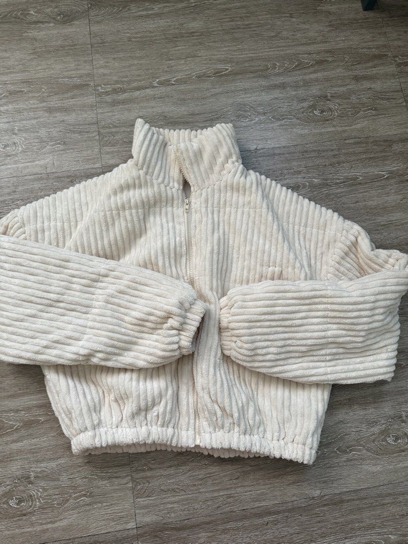 WINTER JACKET (Category: Coats, Jackets and Outerwear) located in Quezon City. Submitted by afnnmmm (Listing ID 1448133781, Image 1). Description: Winter jacket Like new No flaws Size - Small Worn once .