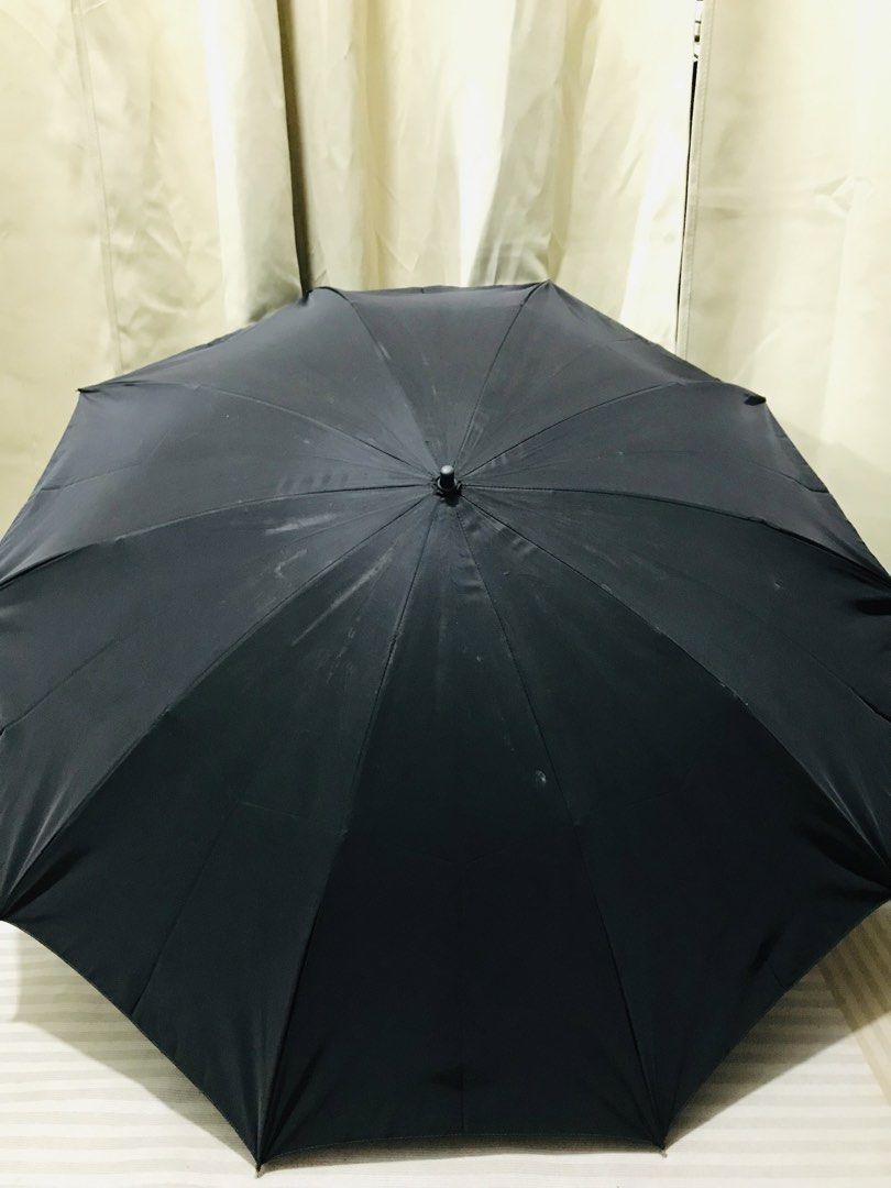 WOOD HANDLE BIG UMBRELLA (Category: Umbrellas) located in Gamu. Submitted by 2022bagsbunny (Listing ID 1448113873, Image 2). Description: .