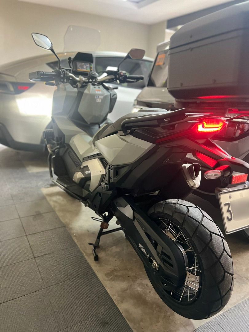 XADV - 2022 Model Color: Gray (Category: Motorbikes for Sale) located in Malabon City. Submitted by applejmv (Listing ID 1448135997, Image 3). Description: 4,7**KM! Complete booklets OR / CR ready all stock Complete Keys Orig Paint Orig Rayos mags Original windshield /wind deflector RFID Ready (autoswift and easytrip) RFS:nakadisplay din sa garage No issues Accessories: Shad topBox Quadlock ready Denali fog lamps Crashguard.