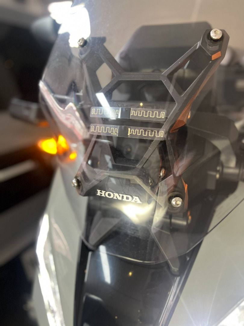 XADV - 2022 Model Color: Gray (Category: Motorbikes for Sale) located in Malabon City. Submitted by applejmv (Listing ID 1448135997, Image 2). Description: 4,7**KM! Complete booklets OR / CR ready all stock Complete Keys Orig Paint Orig Rayos mags Original windshield /wind deflector RFID Ready (autoswift and easytrip) RFS:nakadisplay din sa garage No issues Accessories: Shad topBox Quadlock ready Denali fog lamps Crashguard.