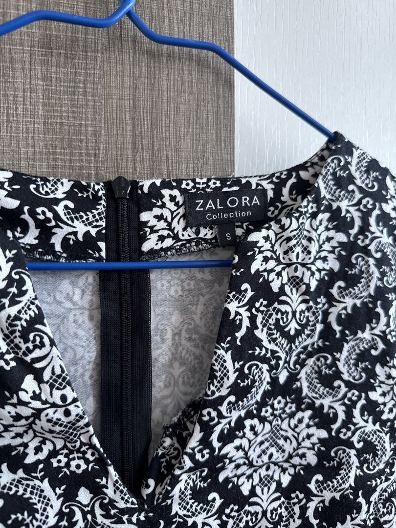 Zalora Print Pattern Dress Office Dress 印花連身裙 （分類：連身裙）位於 Hong Kong。 由 2ndhandhouse 提交（商品編號 1448156001，圖片 2）。簡介： Size S。