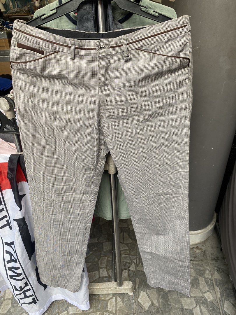 Zara Man Checkered Gray Pants [US 31] (Category: Trousers) located in San Jose del Monte. Submitted by gigjhoe (Listing ID 1448168591, Image 2). Description: W-31-33” L-40” Rise-11.5 Leg hole-7.5”.