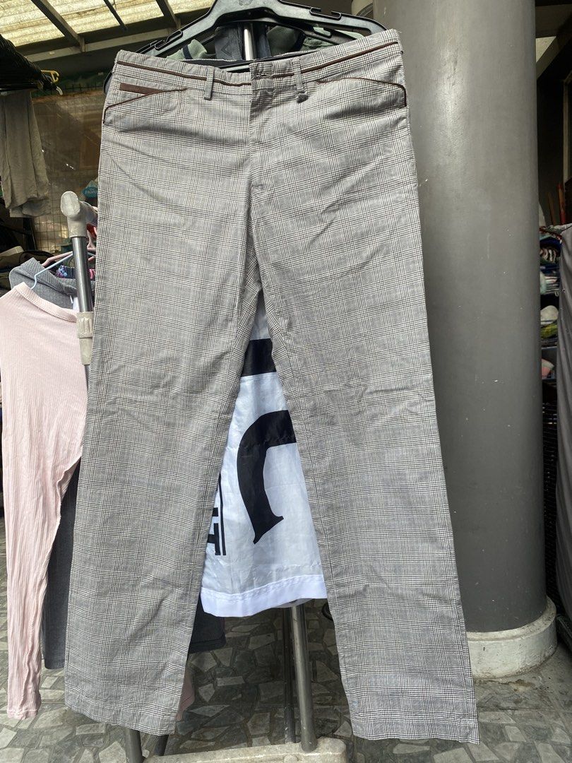 Zara Man Checkered Gray Pants [US 31] (Category: Trousers) located in San Jose del Monte. Submitted by gigjhoe (Listing ID 1448168591, Image 1). Description: W-31-33” L-40” Rise-11.5 Leg hole-7.5”.
