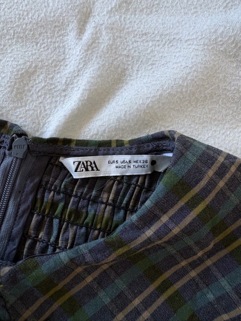 Zara Plaid Smocked Collared Long Sleeve Top (Category: Blouses) located in Taguig. Submitted by cftbncs (Listing ID 1448078203, Image 3). Description: - Zara grey and green plaid long sleeve top - Smocked bodice - Ruffled collar - Zipper closure at the back - Balloon sleeves with elastic cuffs - Pairs well with high-waisted jeans or skirts.