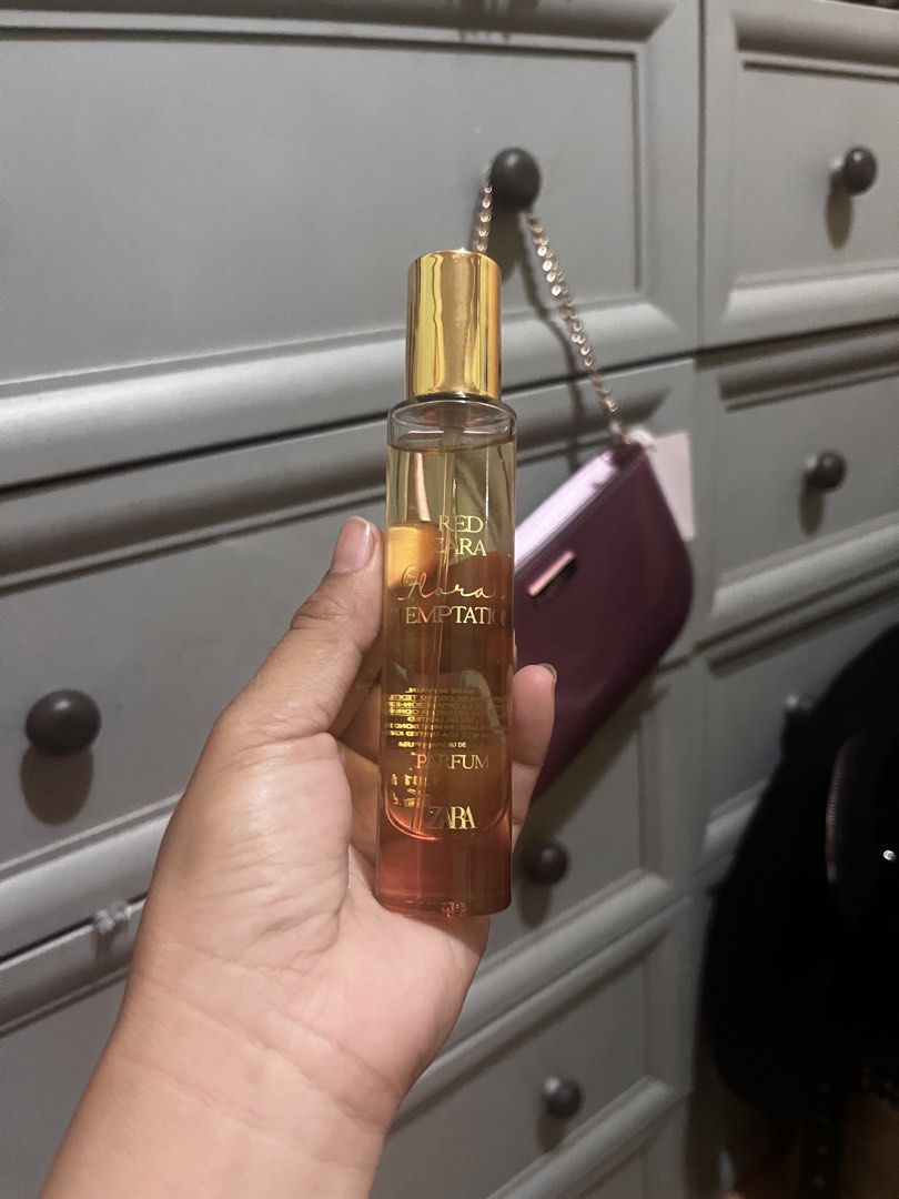 Zara Red Vanilla Eau de Parfum Floral Temptation (Category: Fragrance & Deodorants) located in Paranaque City. Submitted by maineshar19 (Listing ID 1448082763, Image 2). Description: - Zara Red Vanilla Eau de Parfum - Scent: Floral Temptation - Size: 30ml bottle - Color: Warm amber liquid - Features: Gold cap - Versatile: Great for everyday or special occasions.