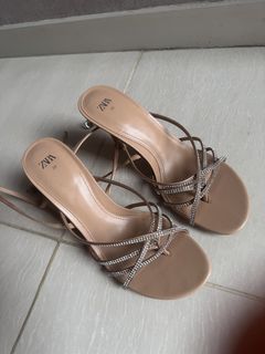 (Category: ) located in . Submitted by clearingCloset (Listing ID 1448149735, Image 1). Description: .