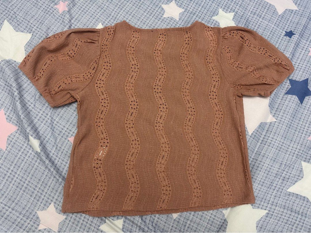 Zara Top （分類：襯衫）位於 Hong Kong。 由 pearlyshell_20 提交（商品編號 1448263532，圖片 3）。簡介： Color nude peach Send by SF Buy 3 clothes can meet mtr station。