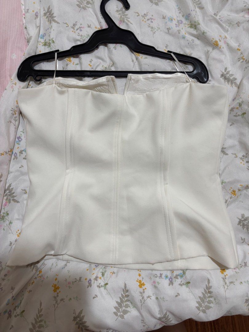 Zara White Strapless Corset Boned Top (Category: Sleeveless) located in Marikina City. Submitted by koletteyy (Listing ID 1448243059, Image 3). Description: - worn once - no flaws - a bit stretchy M-semi L.