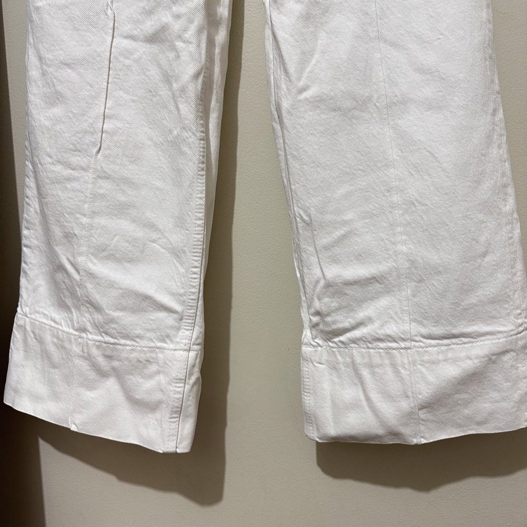 ZARA White Wide Leg Jeans (Category: Jeans) located in Manila. Submitted by preamorph (Listing ID 1448125097, Image 2). Description: - honestly i want to keep this but it no longer fits me :(( - worn once - thick white denim - waist: 28 in.