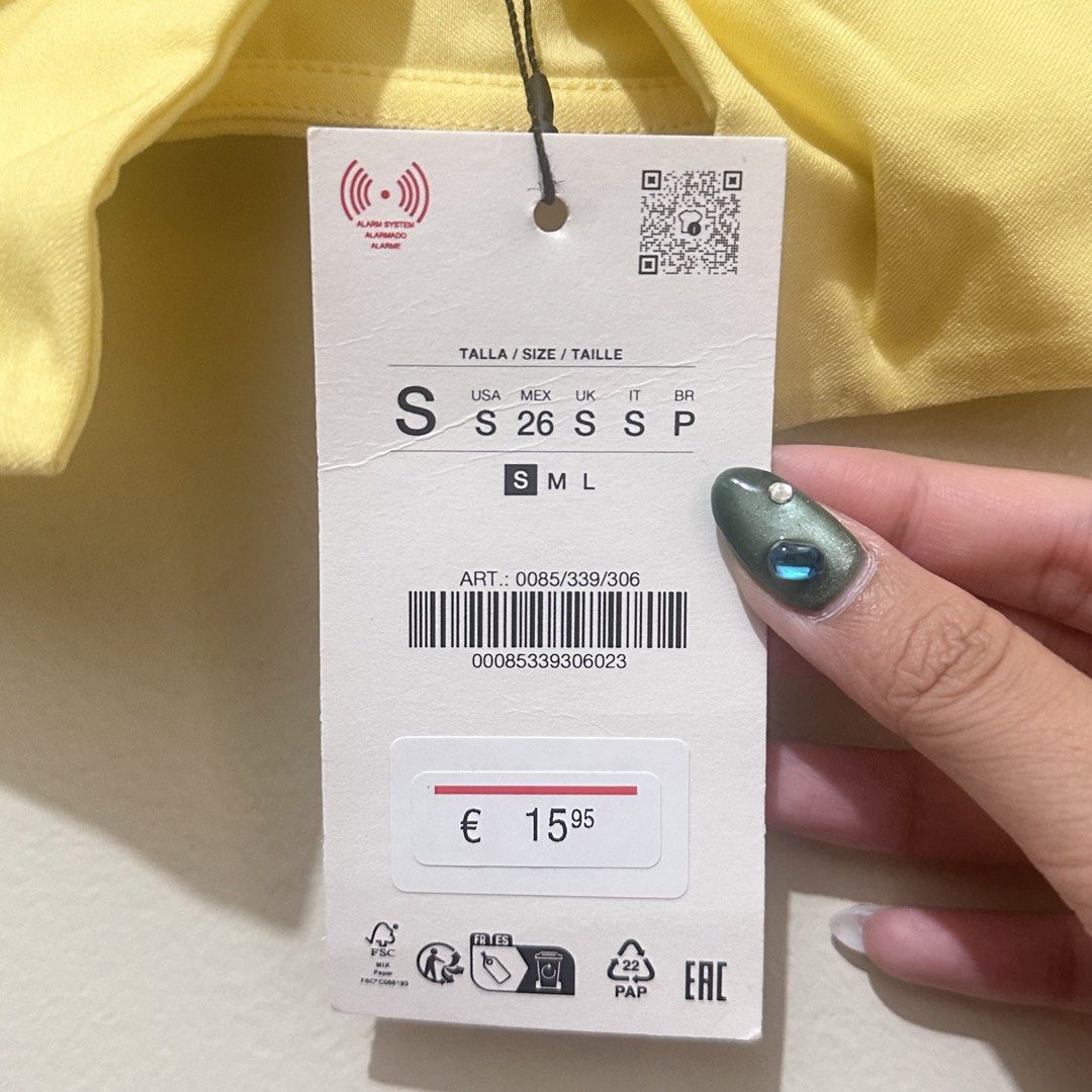ZARA Yellow Halter Top (Category: Sleeveless) located in Manila. Submitted by preamorph (Listing ID 1448122102, Image 2). Description: - brand new with tag.