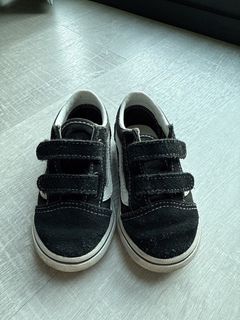 (Category: ) located in . Submitted by wunderwardrobe (Listing ID 1448366951, Image 1). Description: .