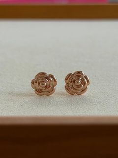 (Category: ) located in . Submitted by abbyutifulcloset (Listing ID 1448460327, Image 1). Description: .