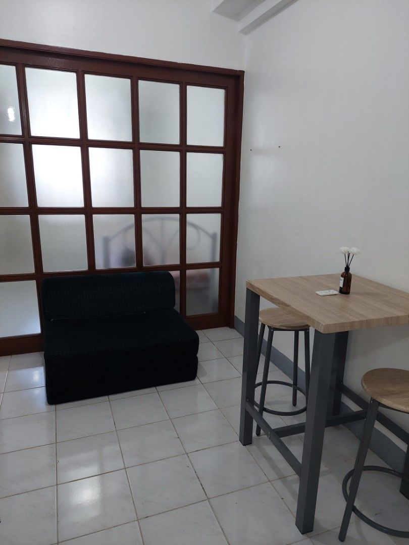 1 bedroom unit (Category: Apartments & Condos) located in Quezon City. Submitted by nell.ime (Listing ID 1448290400, Image 3). Description: Makati Executive Tower 1, one bedroom unit, facing ayala, with balcony semi furnished aircon not included. approx 30 sq.meters .Association dues included . unit is available anytime.