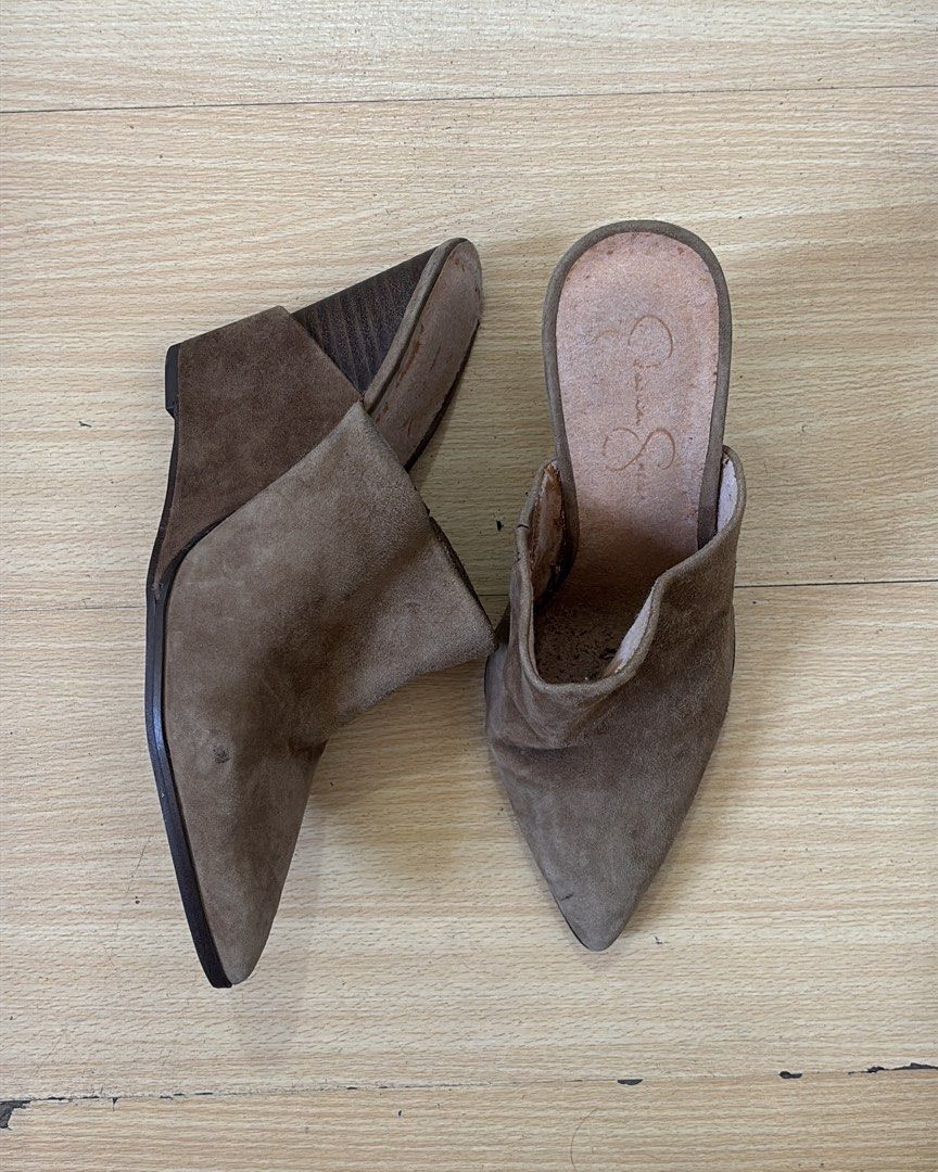 2000s Jessica Simpson Helio Suede Wedge Mules (Category: Heels) located in Pasay City. Submitted by letherdeclutter (Listing ID 1448473182, Image 2). Description: Super pretty irl ! RFS: Heel is too high for me Size: 26 cm Heel height: 4 in Genuine suede, outside of the heel is in superb condition. Major flaw: lining is heavily peeling. I removed most of the faux leather but some are still remaining. .