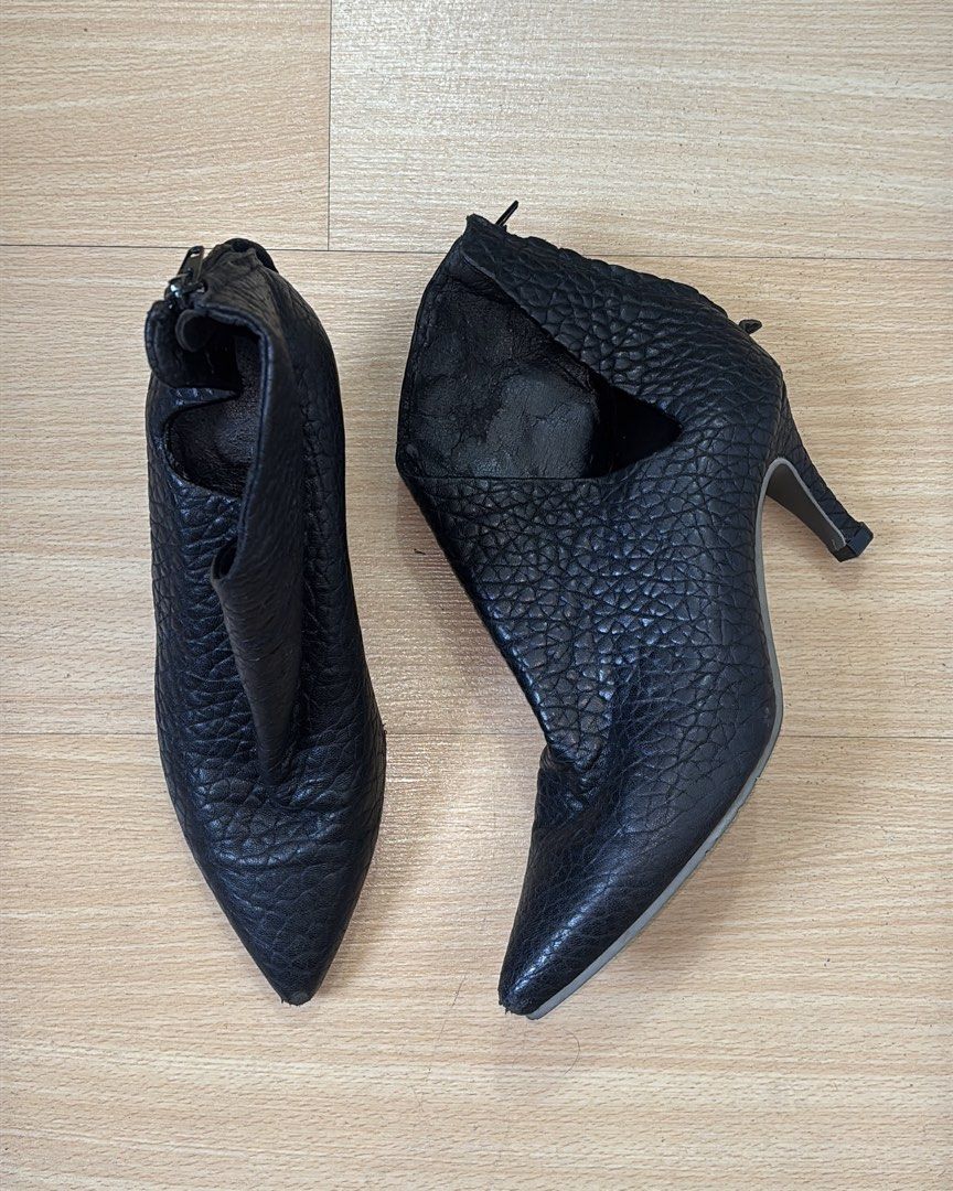 2000s Leather Lab Ankle Heels (Category: Heels) located in Pasay City. Submitted by letherdeclutter (Listing ID 1448472901, Image 1). Description: Super comfy to wear. Main issue is the peeling on the inside of the shoe but the outside and outsole are in good condition. Also had the heel caps replaced :)) .