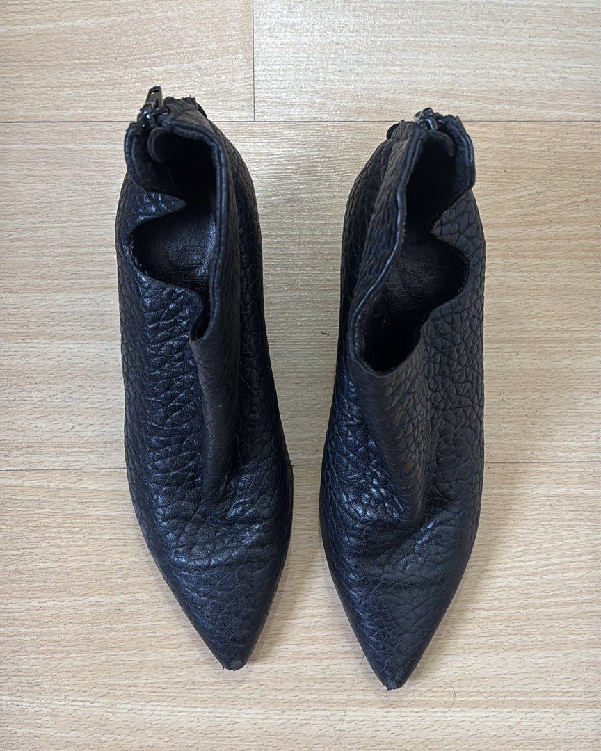 2000s Leather Lab Ankle Heels (Category: Heels) located in Pasay City. Submitted by letherdeclutter (Listing ID 1448472901, Image 2). Description: Super comfy to wear. Main issue is the peeling on the inside of the shoe but the outside and outsole are in good condition. Also had the heel caps replaced :)) .