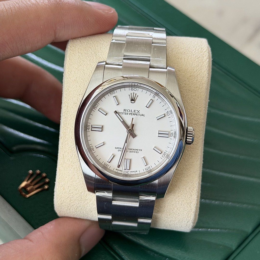 2020 Rolex Oyster Perpetual 36 White Dial (Category: Men's Watches) located in Paranaque City. Submitted by adom21 (Listing ID 1448368382, Image 2). Description: FOR SALE ⌚️🪹 2020 Rolex Oyster Perpetual 36 White Dial Ref 116000 9.8/10 Mint condition Foreign AD 2020 36mm case size with 11.5 links Full set Price: P475,000 Negotiable Meetups and viewing by appointment. Open for viewing in greenhills. Facebook & Instagram - Watch Nest PH PM for inqu