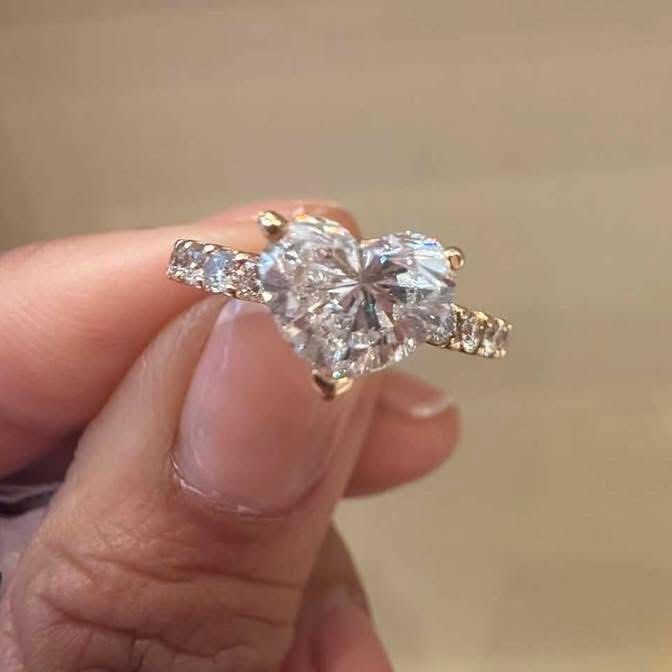 2.61 total Carat Natural Diamond (Category: Luxury Accessories) located in Pasay City. Submitted by cpb__ (Listing ID 1448335640, Image 3). Description: #ring #highlight #fyp.
