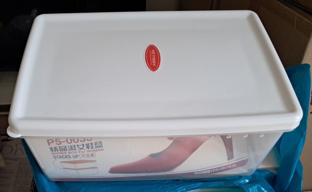 3 Shoe boxes503549946453698562