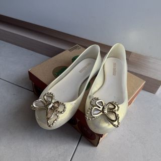(Category: ) located in . Submitted by carvela (Listing ID 1448357607, Image 1). Description: .