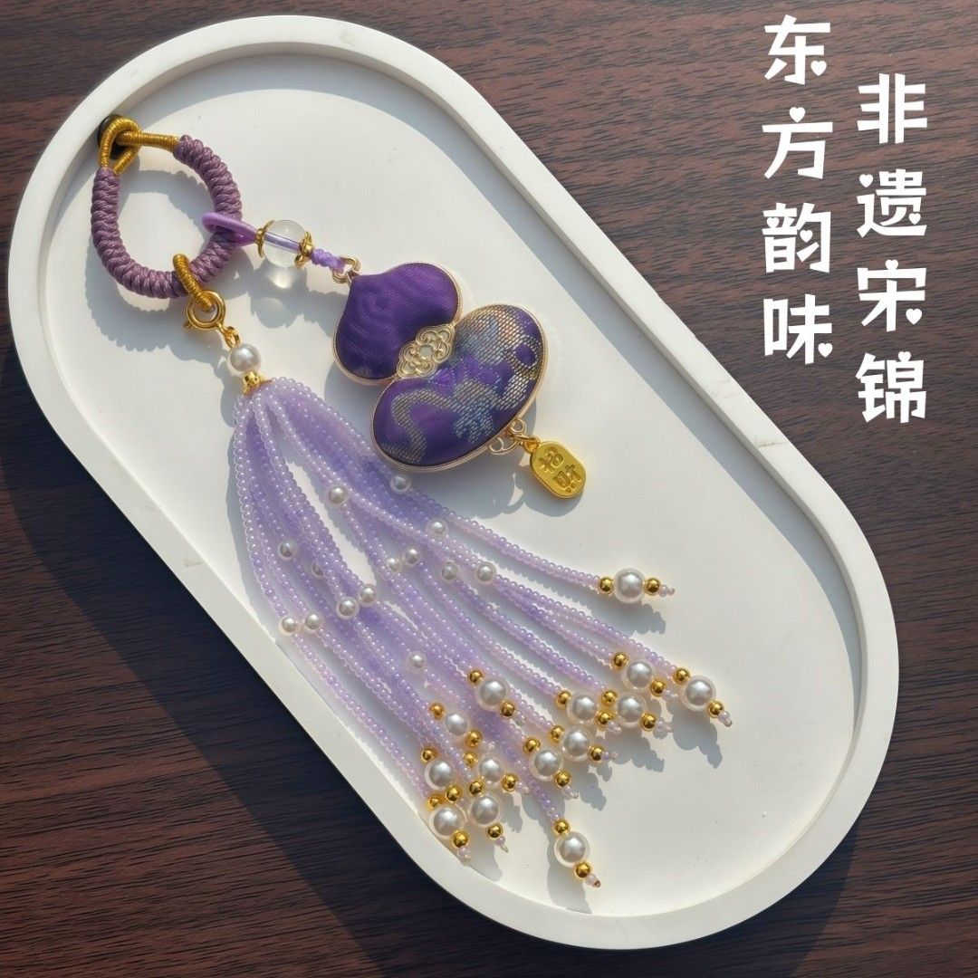 由 yanzhen0222 (刊登 ID 1448284972，圖片 3) 提交，位於 南投縣 (Nantou) 的 純手工鬆緊項鍊包包掛飾 (類別：手工藝商品)，說明：下單備註要哪款 小馬一隻 $100。