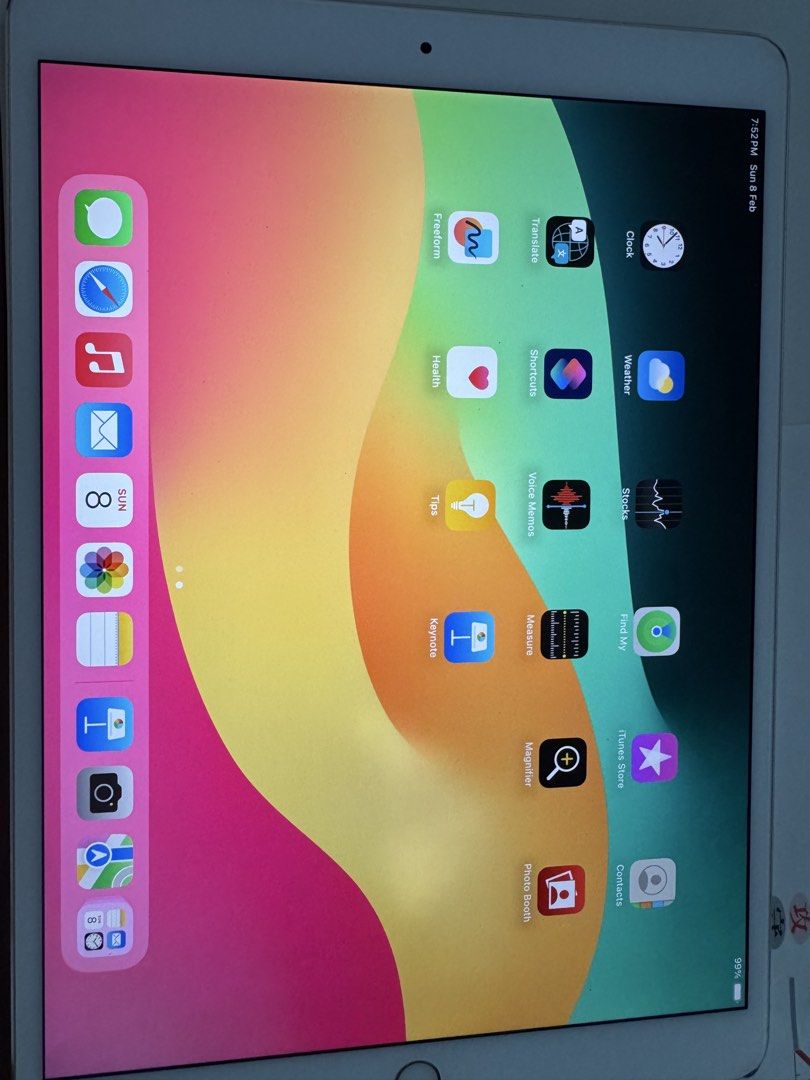 (Category: iPad) located in Singapore. Submitted by dancesoul (Listing ID 1448346248, Image 3). Description: - Apple iPad Pro 10.5-inch - 512GB Storage - Wi-Fi + Cellular Model - Original Charger & Cable Included - Screen is bright and clear - All buttons and functions working perfectly NOTE: 2 bright spots on screen as shown on photos. They are obvious on white background but not on colored background..