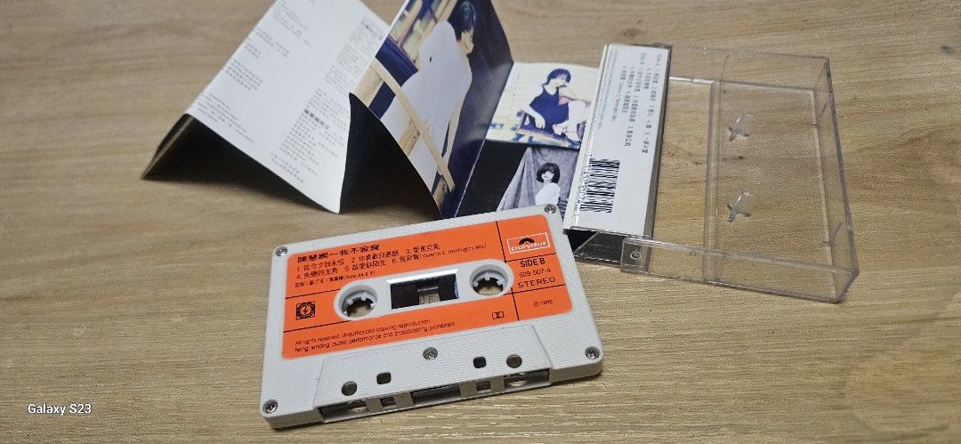 早期版 絕版收藏卡式帶 陳慧嫻 我不寂寞 95年出版 正版二手舊版盒帶 （分類：音樂與媒體 - CD 及 DVD）位於 Hong Kong。 由 111lee 提交（商品編號 1448353145，圖片 3）。簡介： 二手絕版帶.. ，平放，介意勿拍，見圖的配件... 實物拍照，見圖示的圖樣和配件.... 深水埔交易，留電確實可... 可支付寶Alipay或銀行過數.. 二手物品出門不設退換... 如時間地點不就可郵寄...。