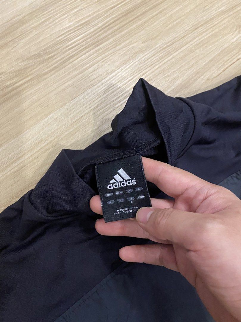 Adidas Pullover (Category: Coats, Jackets and Outerwear) located in Bayan Lepas. Submitted by theheist.store (Listing ID 1448422621, Image 2). Description: ✅Available✅ Adidas Pullover Size : S Pit: 21inch Length: 26inch Condition: 9.9/10 Price : Rm40 free postage 📲01110514604 to purchase #theheiststore R .