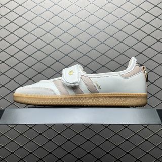 (Category: ) located in . Submitted by lovely_shoes (Listing ID 1448350679, Image 1). Description: .