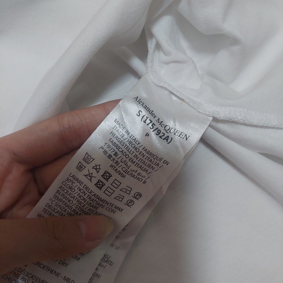 Alexander McQueen White Mcqueen Logo T-shirt (Category: Tshirts & Polo Shirts ) located in Quezon City. Submitted by _ysxh (Listing ID 1448301324, Image 3). Description: - Authentic Alexander McQueen White T-shirt - Features iconic McQueen logo on the front - Size: Small - Measurements: Width 46 cm, Length 61.5 cm - Perfect addition to elevate your style RFS: Decluttering - Shipping to be shouldered by buyer (Item is located in Quezon City) - Mod