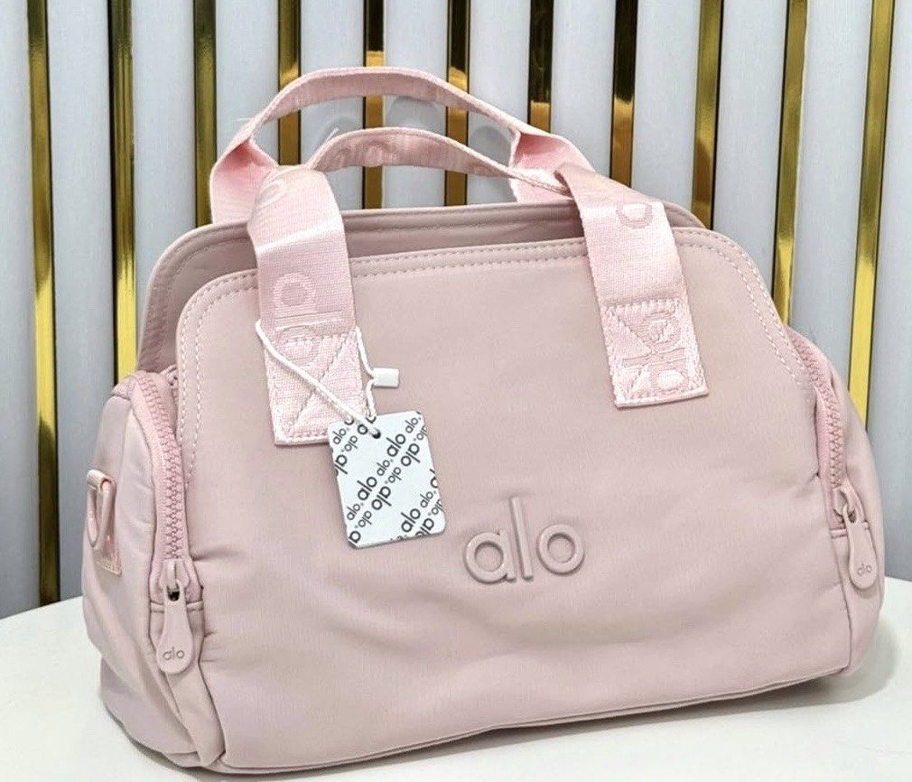 ALO Yoga Mini Duffle (Category: Cross-body Bags) located in Bulacan. Submitted by mykakarizza (Listing ID 1448288472, Image 3). Description: ACTUAL✨✨ ₱600 only A//L//O Yoga Mini Duffle Size: 30 x 19 x 11cm 📸 Actual pics! 🙋🏻‍♀️ (Check comment section) ─── ✦ ─── ✦ ─── ✦ ─── ✦ ─── 🛍️ LOOKING FOR MORE RESELLERS 🛍️ ✨ Buy 3 pcs of ANY items — FREE SHIPPING NA!🚚 ✨ Buy 10 items → FREE SF + ₱50 OFF EACH! 💖 PM us for 30 pcs & up WS 🤍 #MallPulloutBa