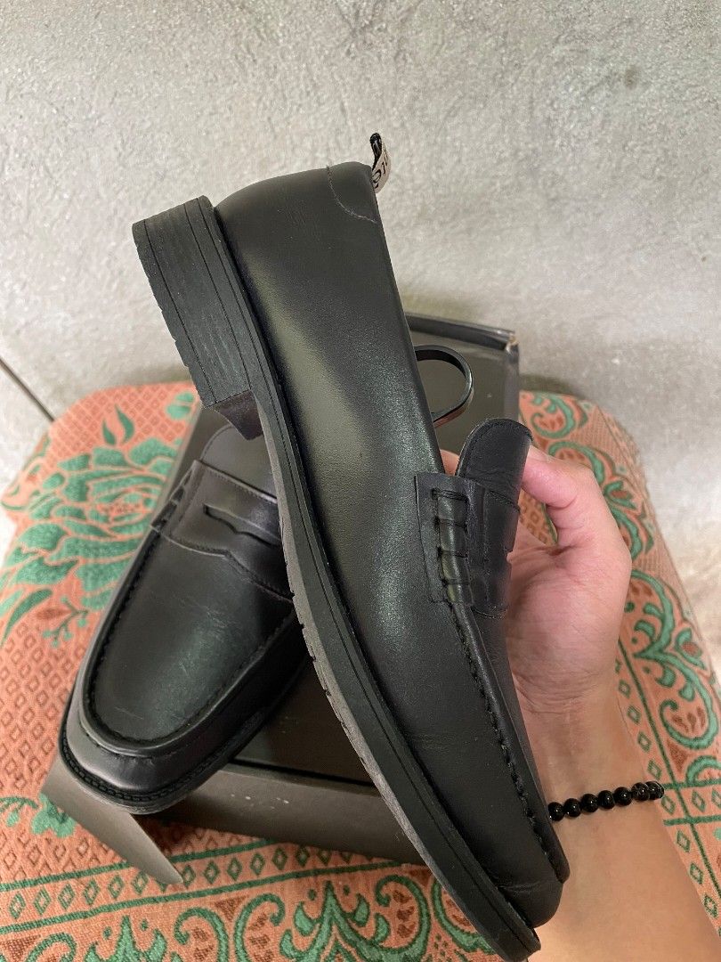 Andante Black Leather Loafers (Category: Loafers) located in Manila. Submitted by hoodiebeas03888 (Listing ID 1448297643, Image 2). Description: - Classic black leather loafers - Andante 90s loafer - Brand New condition - Top grain leather - Size 8.5/26.5cm -Bought for 3.6k.