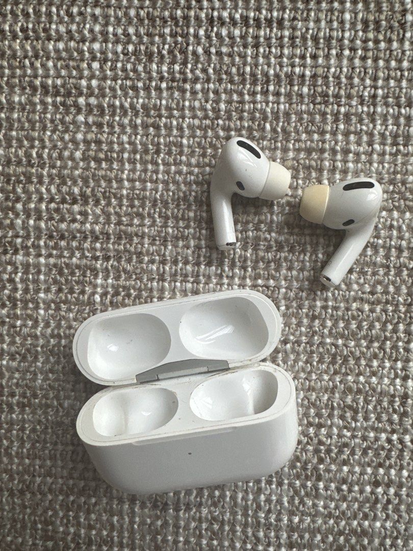 Apple AirPods Pro with Charging Case