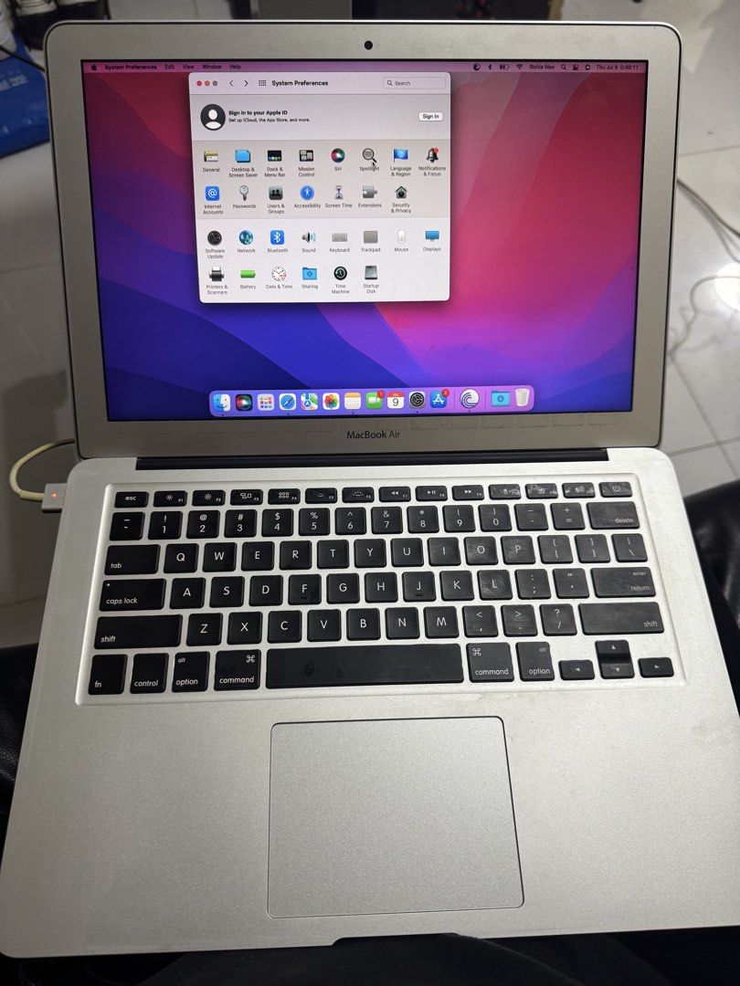 Apple MacBook Air 13-inch 2017 Intel Core i5 (Category: Laptops & Notebooks) located in Quezon City. Submitted by maes3 (Listing ID 1448466774, Image 2). Description: - 2017 MacBook Air (13-inch) - macOS Monterey 12.7.6 - 1.8 GHz Intel Core i5 Processor - 8 GB RAM - Intel HD Graphics 6000 - Serial Number: FVFTXJYUJ1WK - Ideal for everyday tasks and schoolwork.