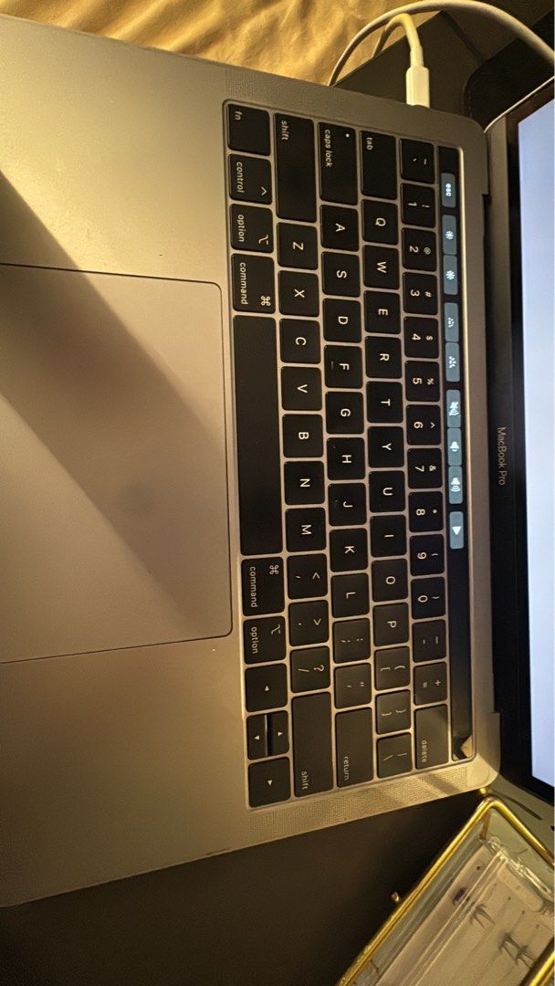 Apple MacBook Pro 13-inch 2019504046885284751362