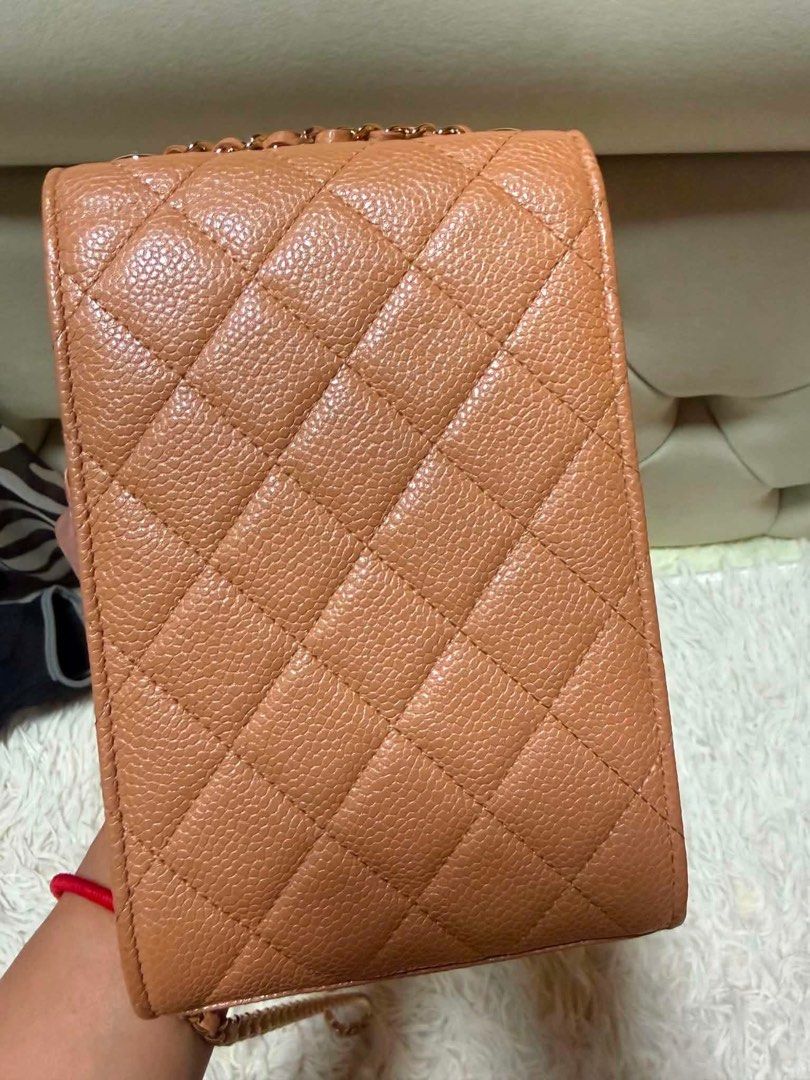 Authentic Chanel Caviar Cellphone sling bag (Category: Luxury Bags & Wallets) located in Quezon City. Submitted by jhaediah (Listing ID 1431212085, Image 2). Description: Cp holder caviar ghw Series 25💕7.7.16 With card and db .