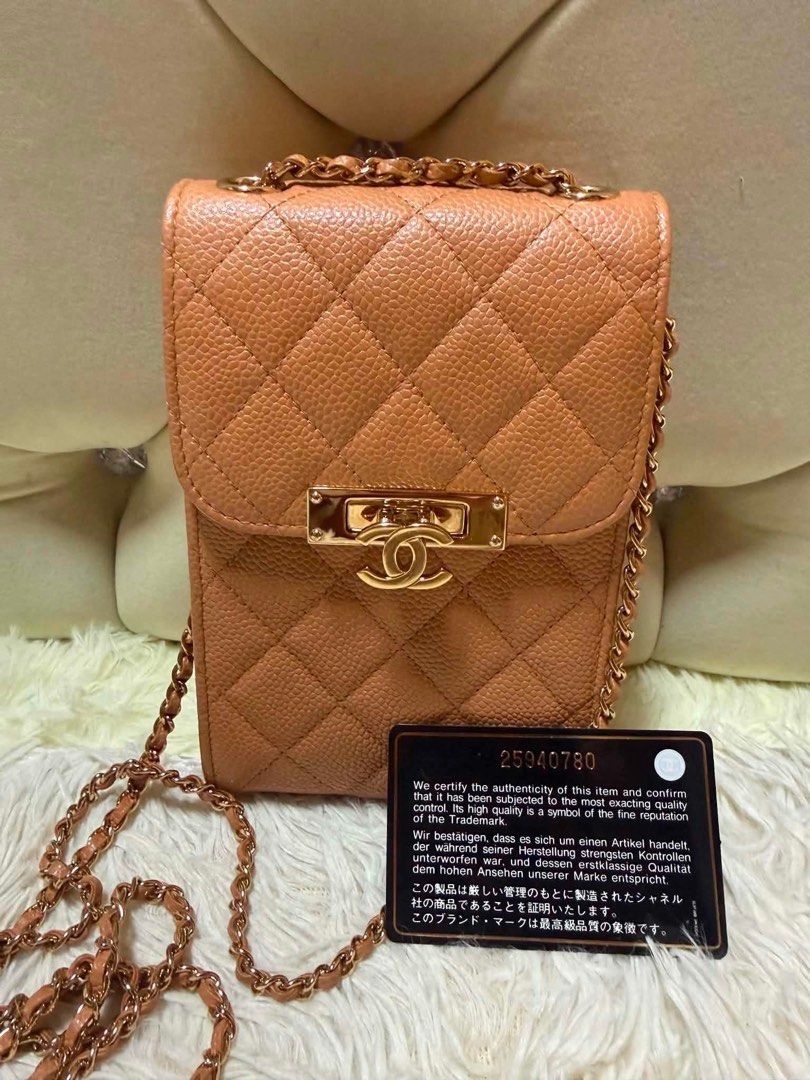 Authentic Chanel Caviar Cellphone sling bag (Category: Luxury Bags & Wallets) located in Quezon City. Submitted by jhaediah (Listing ID 1431212085, Image 1). Description: Cp holder caviar ghw Series 25💕7.7.16 With card and db .